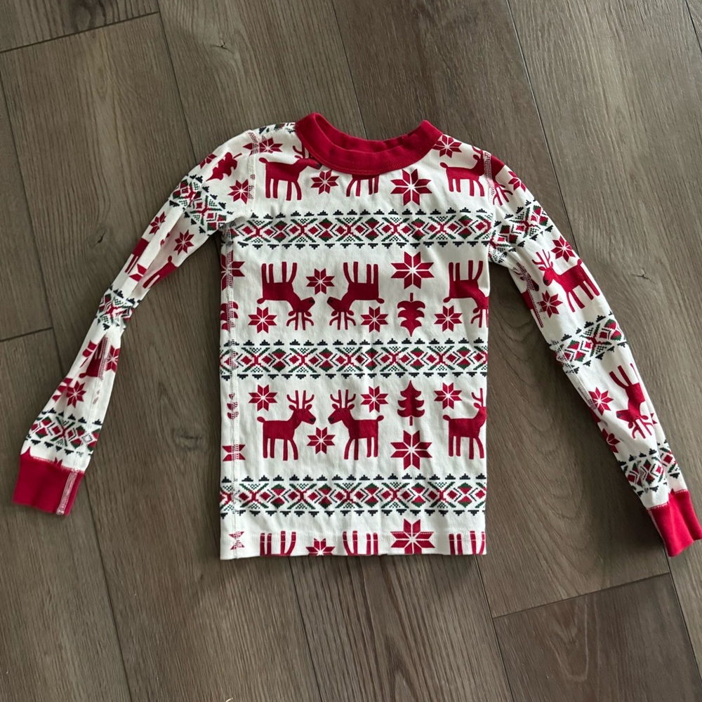 Hanna Andersson Red and White Reindeer Long Sleeve Tee dear deer 6-7